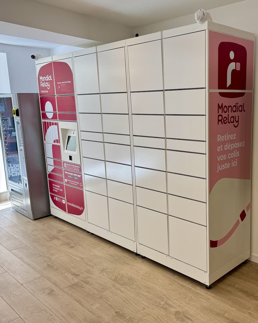 Locker Mondial Relay au hub WonderHost